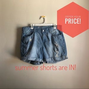 Old Navy Boyfriend Light Wash Distressed Shorts
